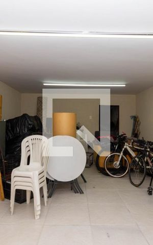 Casa à venda com 300m², 3 quartos e 8 vagas Casa à venda com 300m², 3 quartos e 8 vagasGaragem subsolo