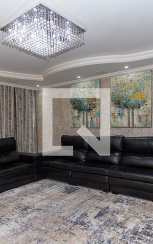 Casa à venda com 300m², 3 quartos e 8 vagas Casa à venda com 300m², 3 quartos e 8 vagasSala