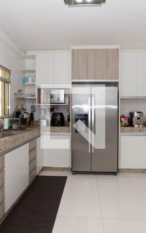 Casa à venda com 300m², 3 quartos e 8 vagas Casa à venda com 300m², 3 quartos e 8 vagasCozinha