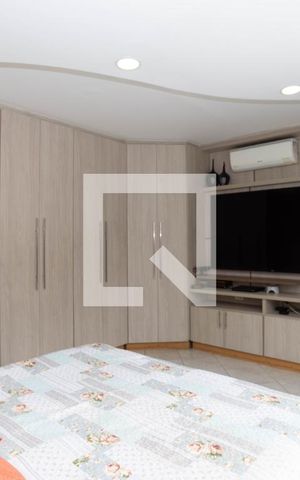 Casa à venda com 300m², 3 quartos e 8 vagas Casa à venda com 300m², 3 quartos e 8 vagasSuíte
