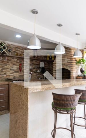 Casa à venda com 300m², 3 quartos e 8 vagas Casa à venda com 300m², 3 quartos e 8 vagasChurrasqueira