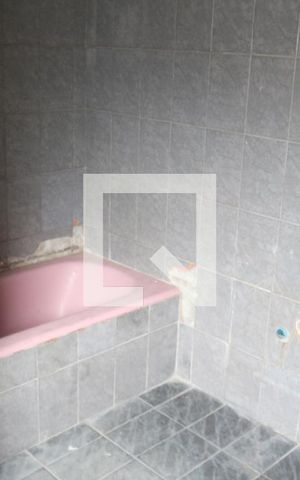 Casa à venda com 180m², 2 quartos e 2 vagasBanheiro 1