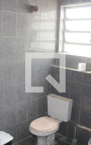 Casa à venda com 180m², 2 quartos e 2 vagasBanheiro 1