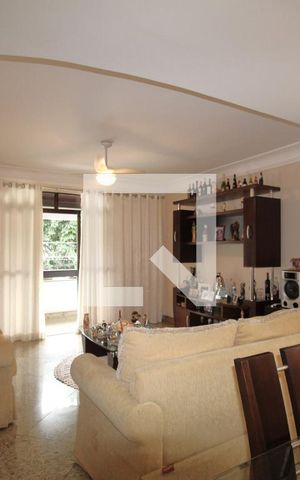 Casa à venda com 350m², 3 quartos e 3 vagasSala