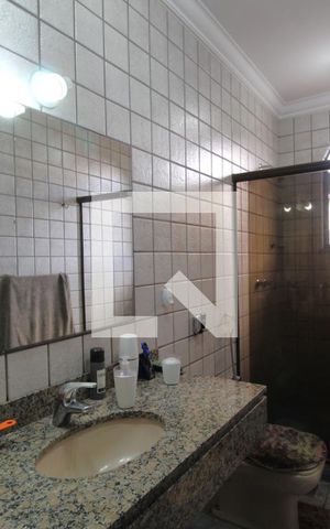 Casa à venda com 350m², 3 quartos e 3 vagasBanheiro social