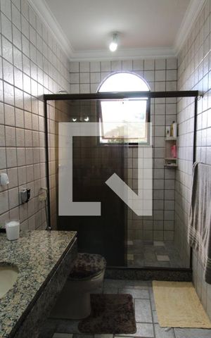 Casa à venda com 350m², 3 quartos e 3 vagasBanheiro social