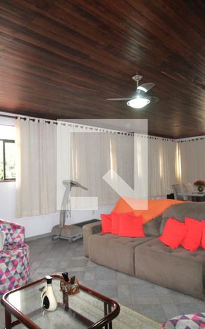 Casa à venda com 350m², 3 quartos e 3 vagasPiso Superior