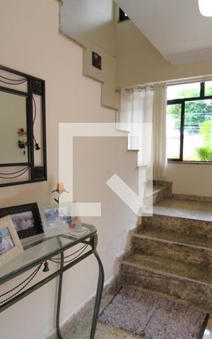 Casa à venda com 350m², 3 quartos e 3 vagasHall