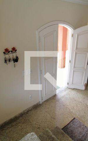 Casa à venda com 350m², 3 quartos e 3 vagasHall