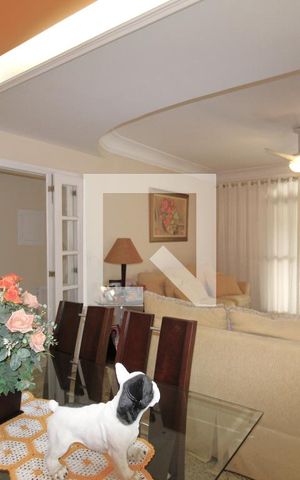 Casa à venda com 350m², 3 quartos e 3 vagasSala