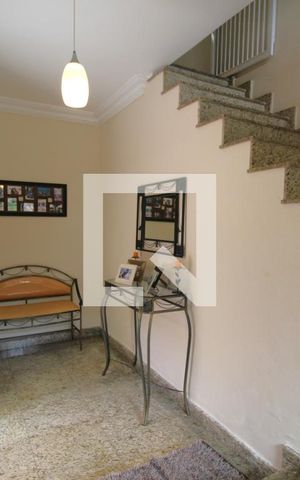 Casa à venda com 350m², 3 quartos e 3 vagasHall