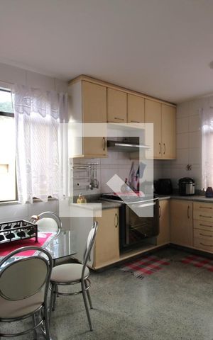 Casa à venda com 350m², 3 quartos e 3 vagasCozinha
