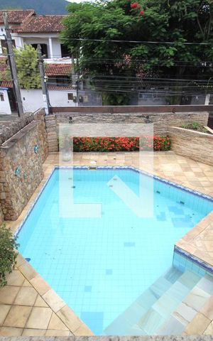 Casa à venda com 350m², 3 quartos e 3 vagasVaranda da suíte 1 - Vista