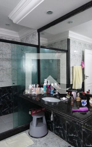Casa à venda com 350m², 3 quartos e 3 vagasBanheiro da suíte 1