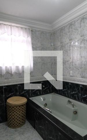 Casa à venda com 350m², 3 quartos e 3 vagasBanheiro da suíte 1