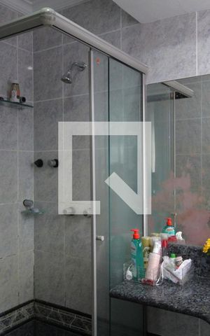 Casa à venda com 350m², 3 quartos e 3 vagasBanheiro da suíte 2