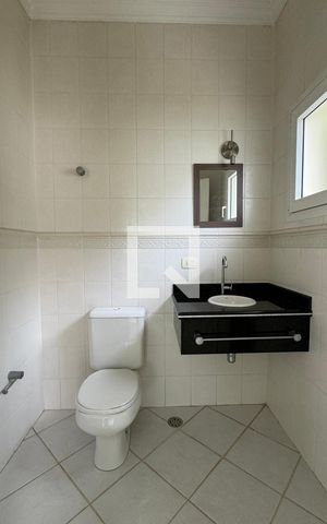 Casa de condomínio à venda com 400m², 4 quartos e 4 vagasLavabo
