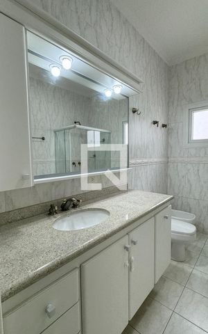 Casa de condomínio à venda com 400m², 4 quartos e 4 vagasBanheiro da Suíte 1