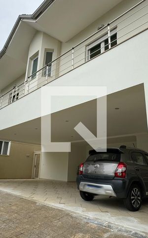 Casa de condomínio à venda com 400m², 4 quartos e 4 vagasGaragem