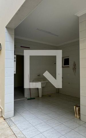 Casa de condomínio à venda com 400m², 4 quartos e 4 vagasÁrea de Serviço