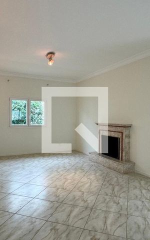 Casa de condomínio à venda com 400m², 4 quartos e 4 vagasSala