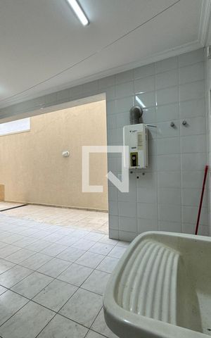 Casa de condomínio à venda com 400m², 4 quartos e 4 vagasÁrea de Serviço