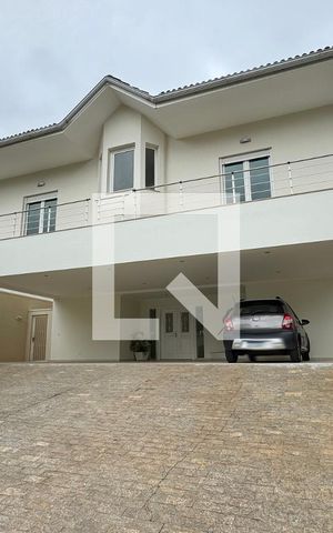 Casa de condomínio à venda com 400m², 4 quartos e 4 vagasFachada