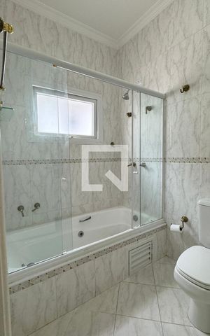 Casa de condomínio à venda com 400m², 4 quartos e 4 vagasBanheiro da Suíte 3