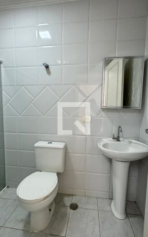Casa de condomínio à venda com 400m², 4 quartos e 4 vagasBanheiro de serviço