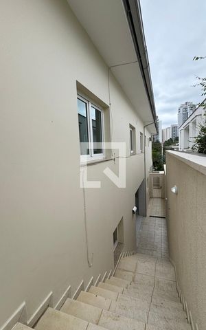 Casa de condomínio à venda com 400m², 4 quartos e 4 vagasCorredor