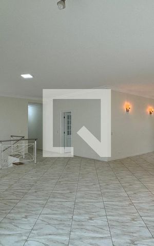 Casa de condomínio à venda com 400m², 4 quartos e 4 vagasSala