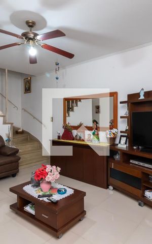 Casa à venda com 140m², 2 quartos e 2 vagasSala
