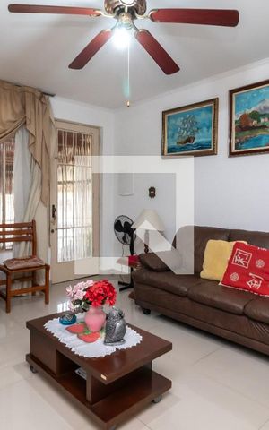 Casa à venda com 140m², 2 quartos e 2 vagasSala
