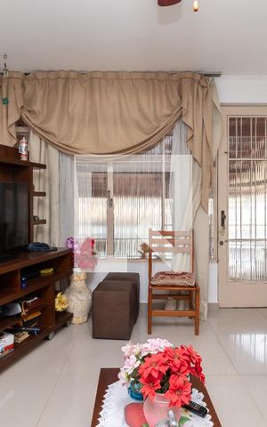 Casa à venda com 140m², 2 quartos e 2 vagasSala