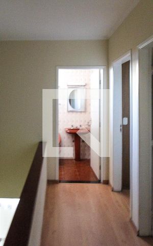 Casa à venda com 150m², 3 quartos e 4 vagas Casa à venda com 150m², 3 quartos e 4 vagasCorrredor