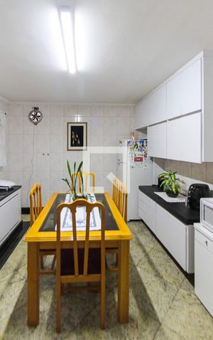 Casa à venda com 150m², 3 quartos e 4 vagas Casa à venda com 150m², 3 quartos e 4 vagasCozinha
