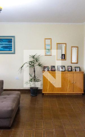 Casa à venda com 150m², 3 quartos e 4 vagas Casa à venda com 150m², 3 quartos e 4 vagasSala