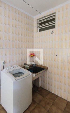 Casa à venda com 150m², 3 quartos e 4 vagas Casa à venda com 150m², 3 quartos e 4 vagasÁrea de Serviço