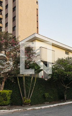 Casa à venda com 150m², 3 quartos e 4 vagas Casa à venda com 150m², 3 quartos e 4 vagasFachada