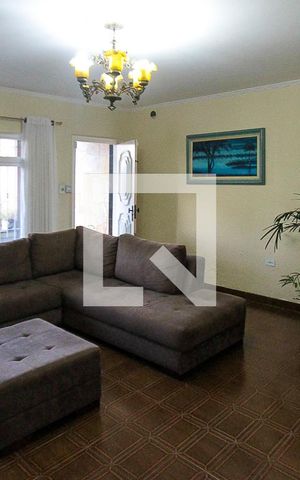 Casa à venda com 150m², 3 quartos e 4 vagas Casa à venda com 150m², 3 quartos e 4 vagasSala