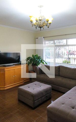 Casa à venda com 150m², 3 quartos e 4 vagas Casa à venda com 150m², 3 quartos e 4 vagasSala