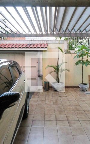 Casa à venda com 150m², 3 quartos e 4 vagas Casa à venda com 150m², 3 quartos e 4 vagasGaragem