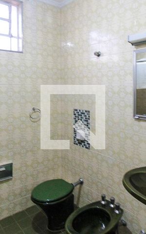 Casa à venda com 150m², 3 quartos e 4 vagas Casa à venda com 150m², 3 quartos e 4 vagasBanheiro da Suíte