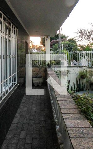 Casa à venda com 150m², 3 quartos e 4 vagas Casa à venda com 150m², 3 quartos e 4 vagasVaranda de entrada