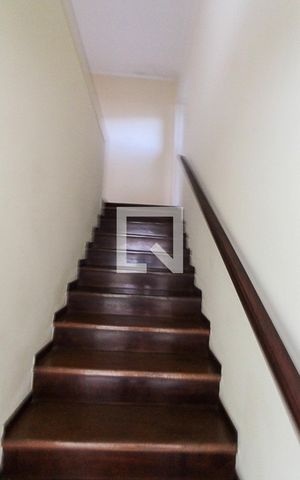 Casa à venda com 150m², 3 quartos e 4 vagas Casa à venda com 150m², 3 quartos e 4 vagasEscala