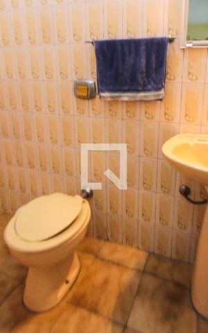 Casa à venda com 150m², 3 quartos e 4 vagas Casa à venda com 150m², 3 quartos e 4 vagasBanheiro de serviço