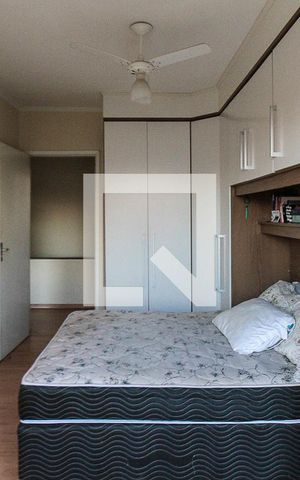 Casa à venda com 150m², 3 quartos e 4 vagas Casa à venda com 150m², 3 quartos e 4 vagasQuarto 02