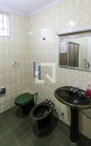 Casa à venda com 150m², 3 quartos e 4 vagas Casa à venda com 150m², 3 quartos e 4 vagasBanheiro da Suíte