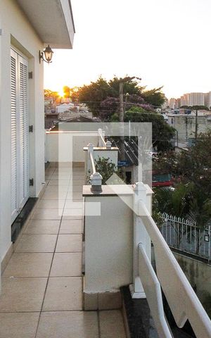 Casa à venda com 150m², 3 quartos e 4 vagas Casa à venda com 150m², 3 quartos e 4 vagasVaranda