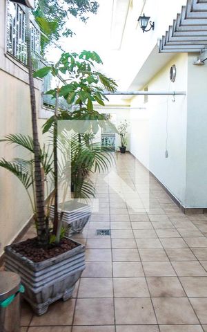 Casa à venda com 150m², 3 quartos e 4 vagas Casa à venda com 150m², 3 quartos e 4 vagasGaragem